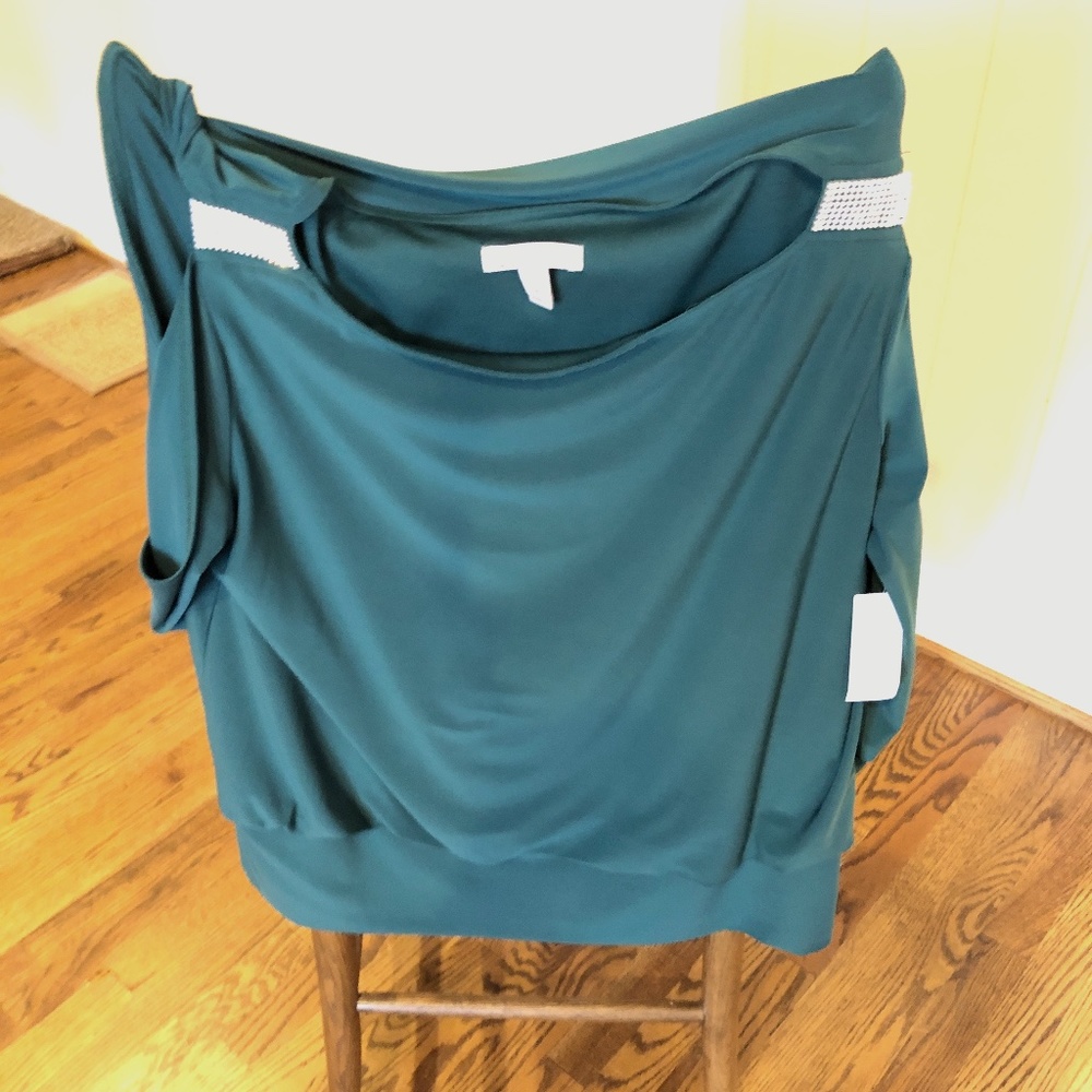 Emerald Green Rhinestone Detail Cold-Shoulder Long Sleeve Blouse - Picture 3 of 11